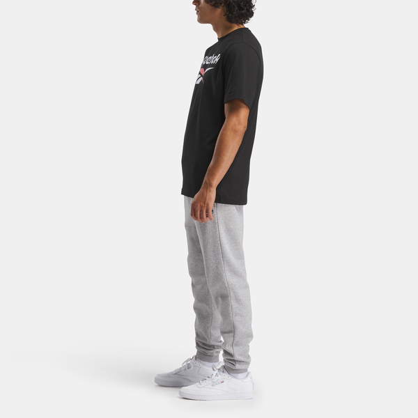 تي شيرت بشعار Identity Big Stacked