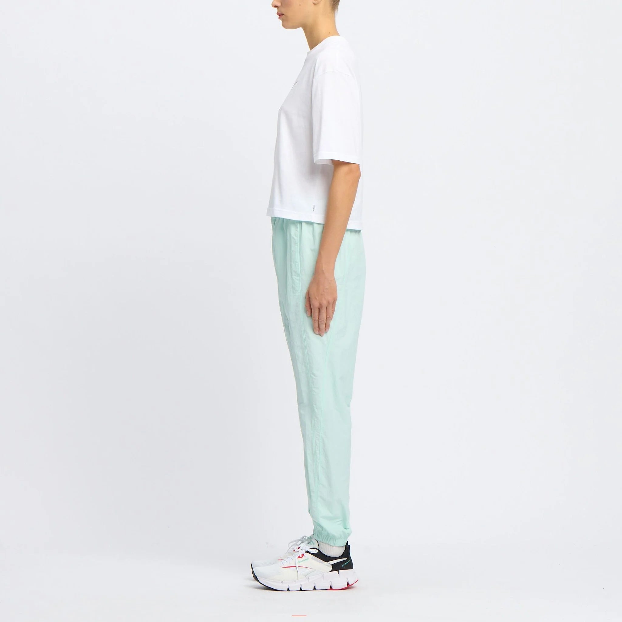 تي شيرت الجري بسلسلة جرافيكية