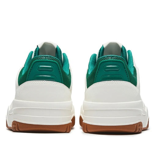 حذاء للاستخدام اليومي A لوجو