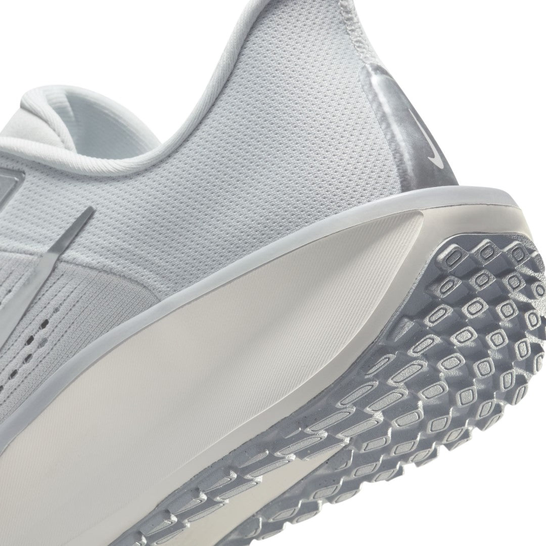 حذاء جري كويست 6