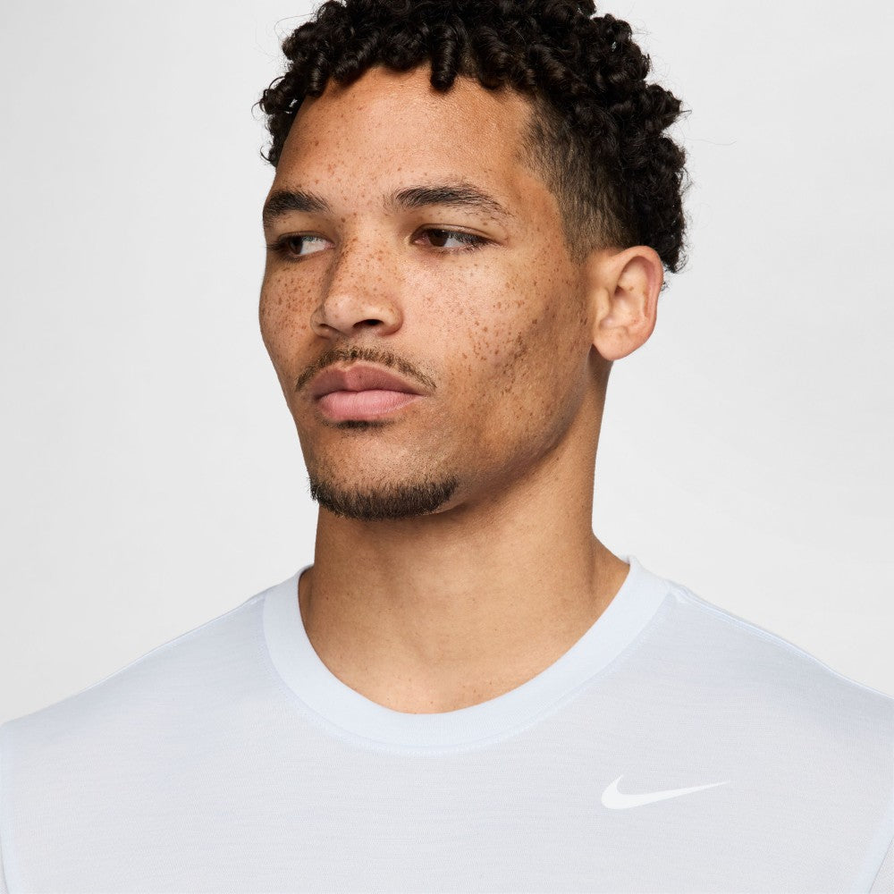 بلوزة Dri-FIT متعددة الاستخدامات بأكمام قصيرة