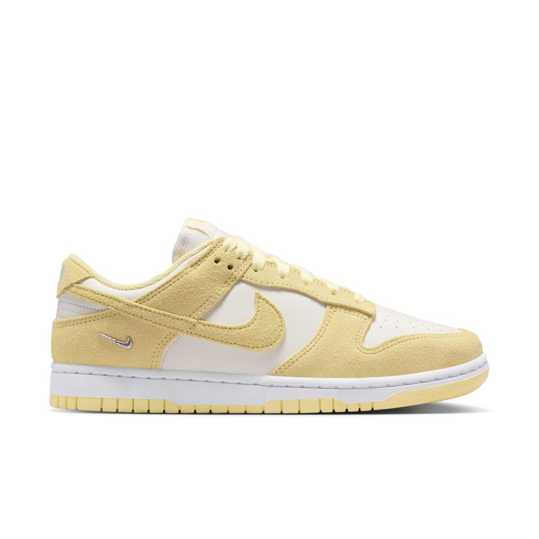 Dunk Low SE Shoes