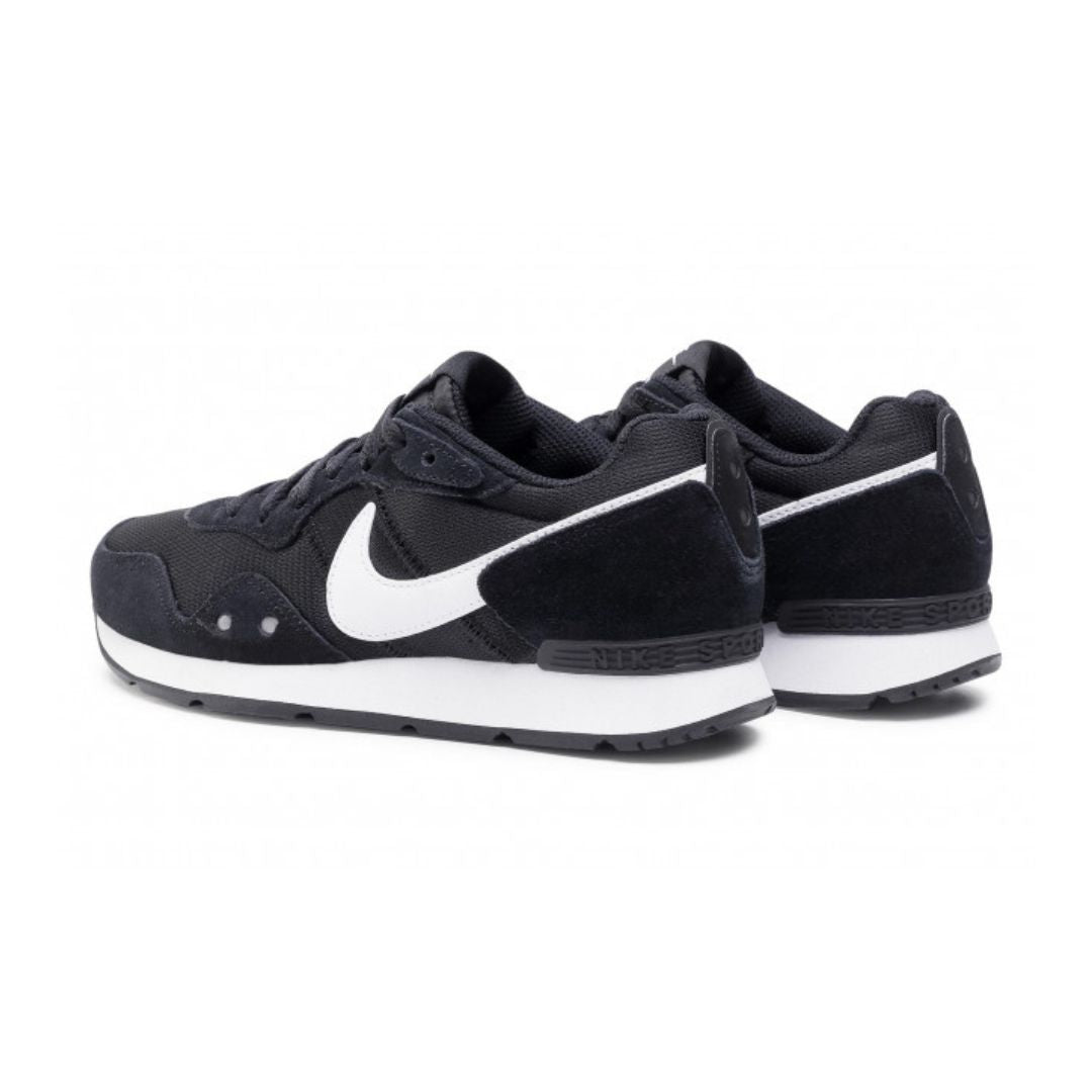 حذاء للاستخدام اليومي فينشر رانر