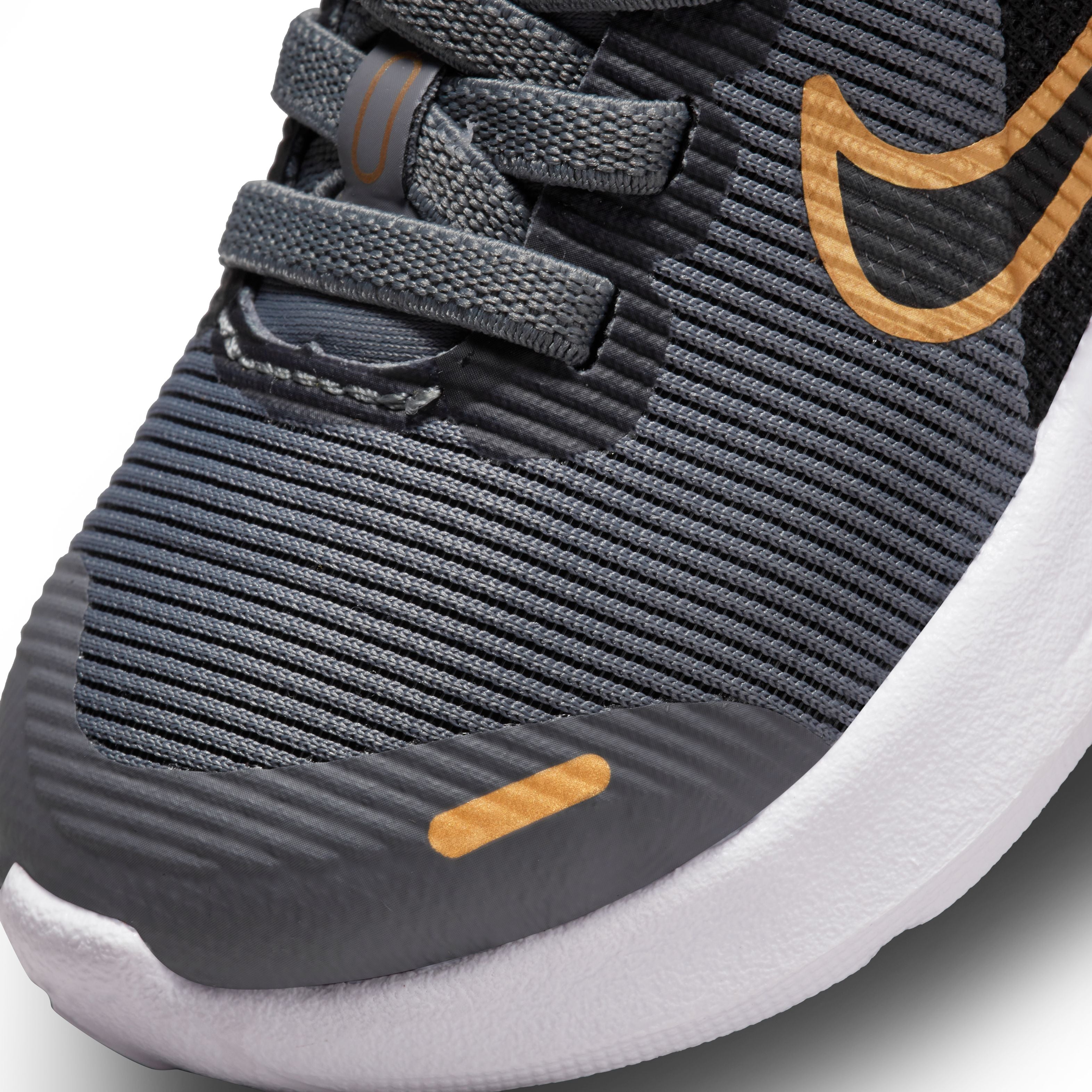 حذاء جري داون شيفتر 12