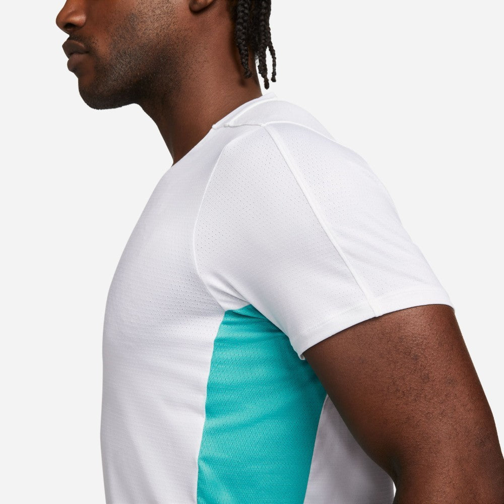 Court Dri-FIT Advantage Tennis T-shirt