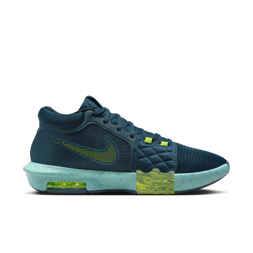 LeBron Witness 8 Basketball Shoes