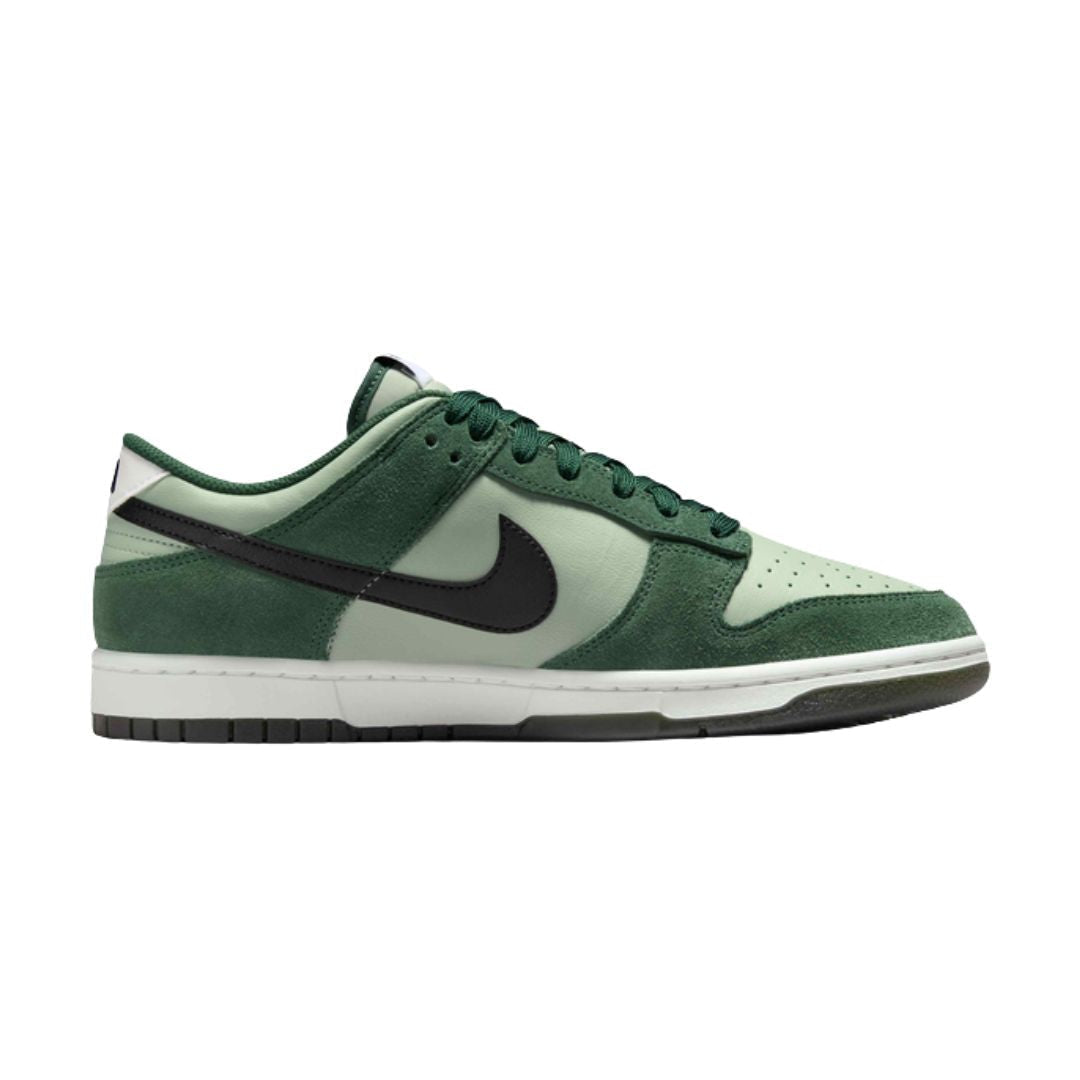 Dunk Low Retro SE Shoes