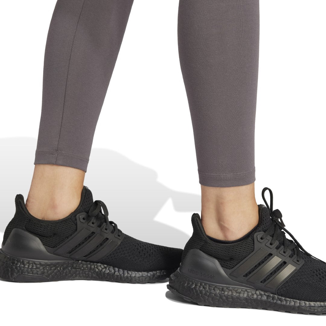 ليجنز إسينشالز لينير