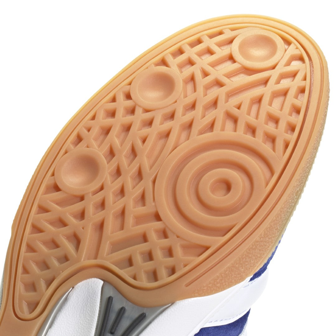 حذاء صالات رياضية سبيشلست