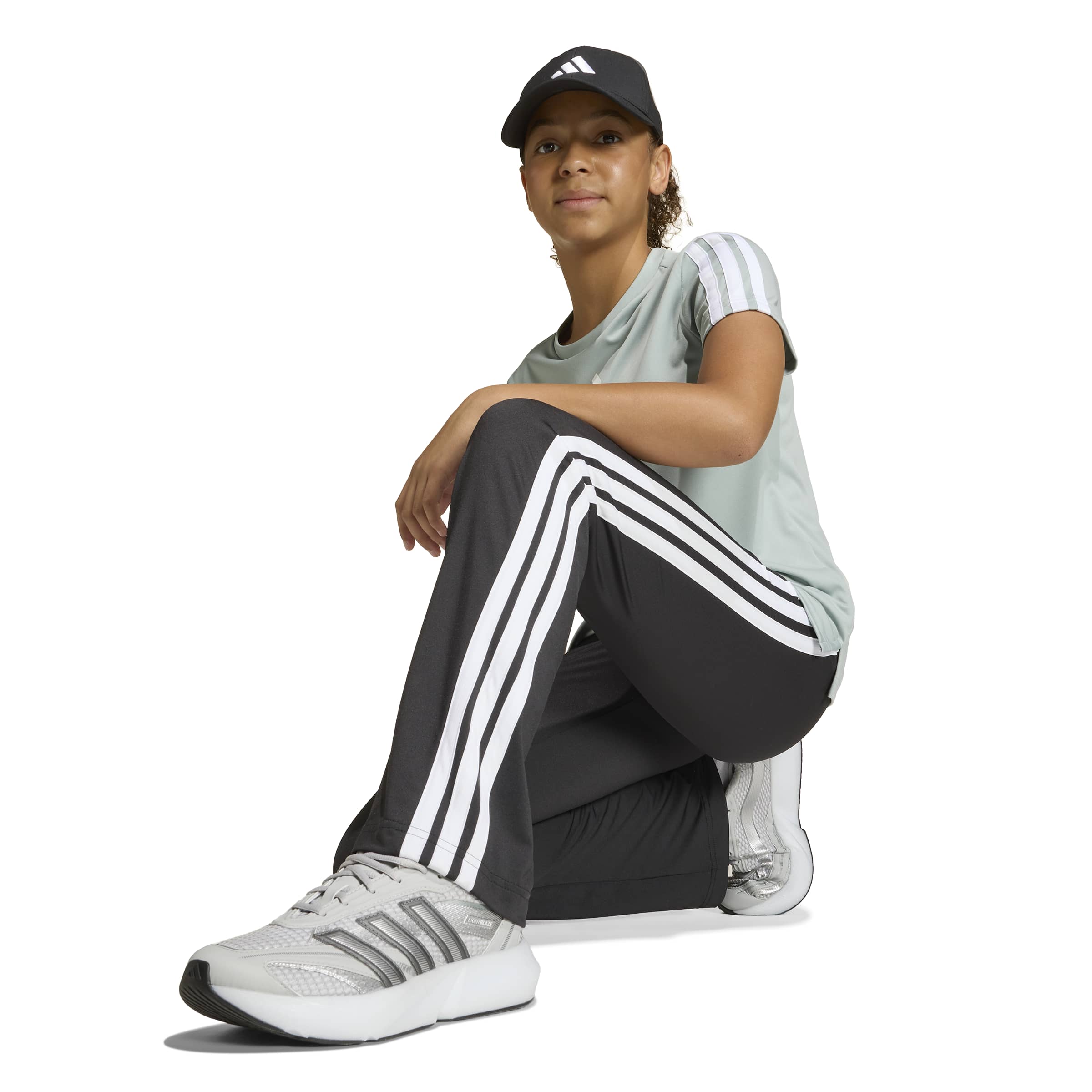Train Essentials 3-Stripes Flared Leggings