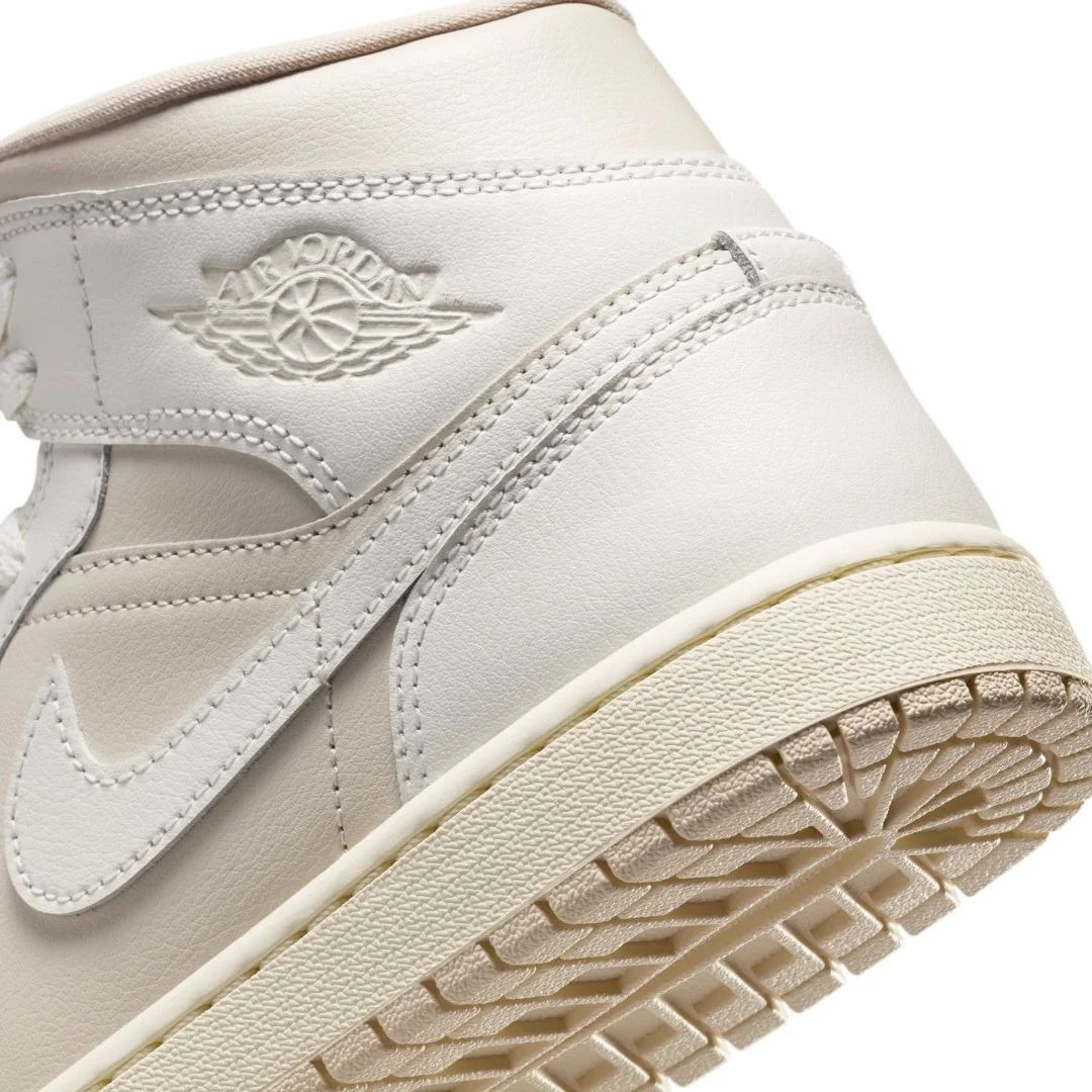 Air Jordan 1 Mid Shoes