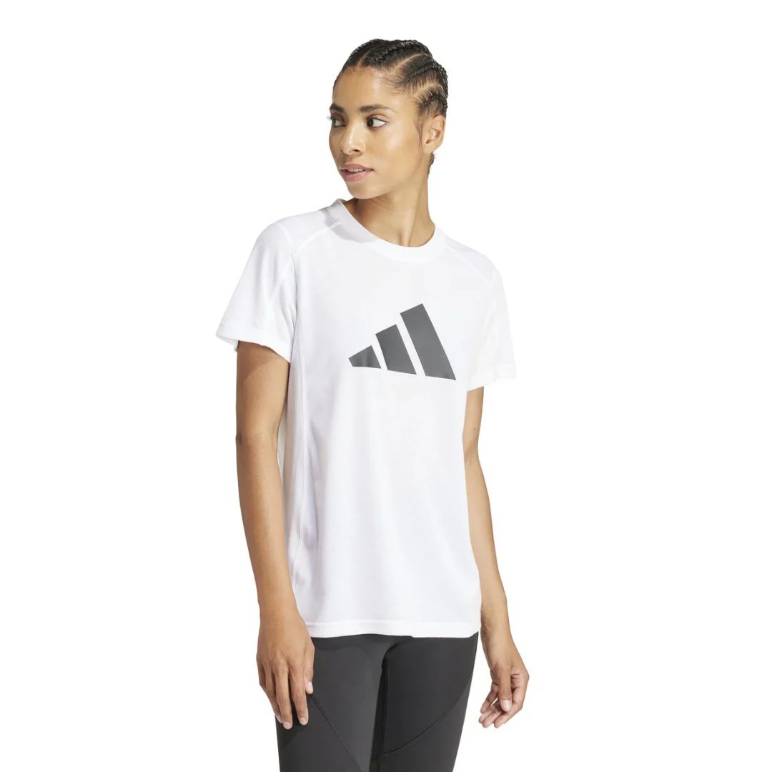 Train Essentials Big Performance Logo Training T-Shirt