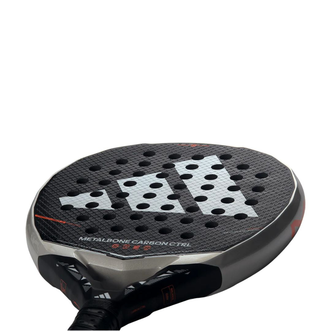 مضرب ميتالبون كاربون كنترول 2026