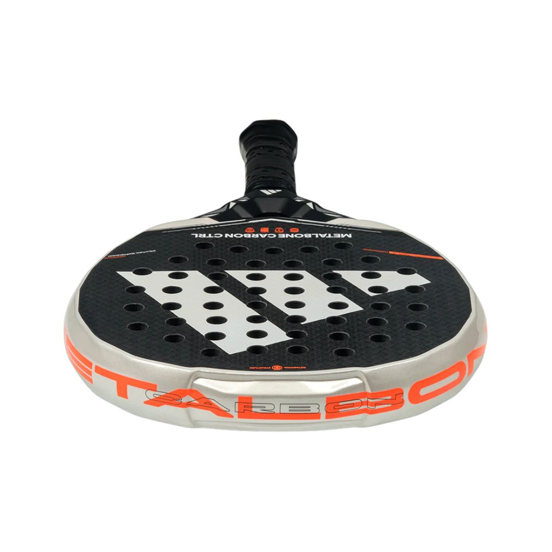 مضرب ميتالبون كاربون كنترول 2026