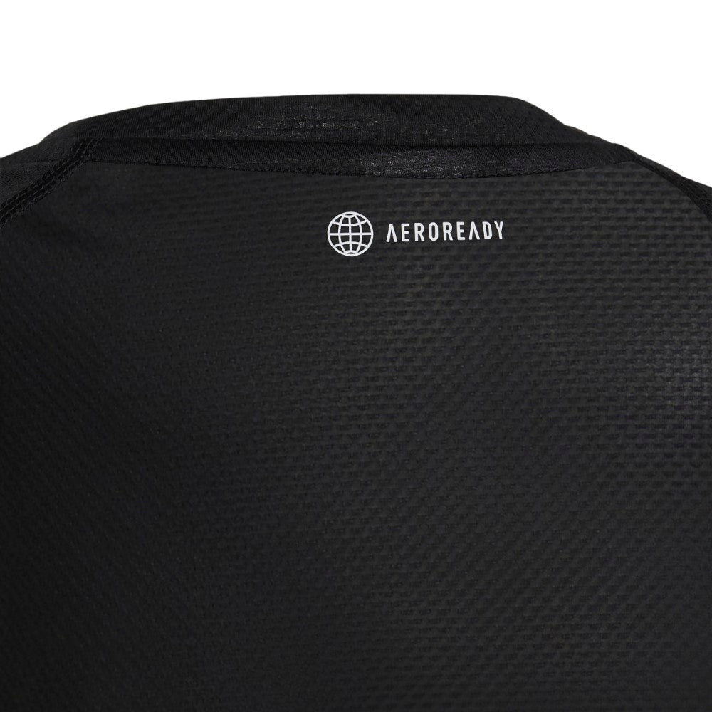 تيشيرت بثلاث خطوط