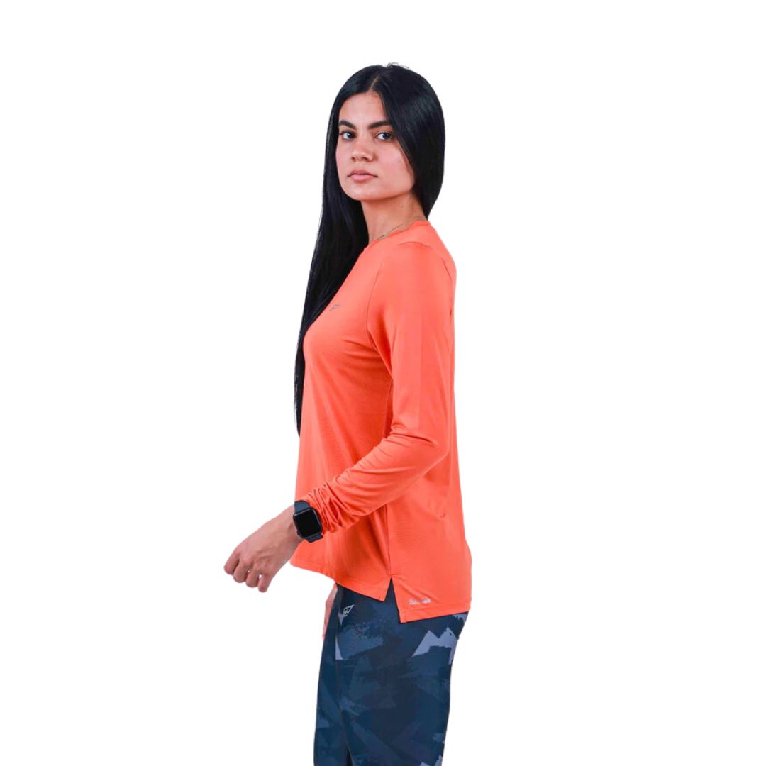 تيشيرت إسينشالز بأكمام طويلة