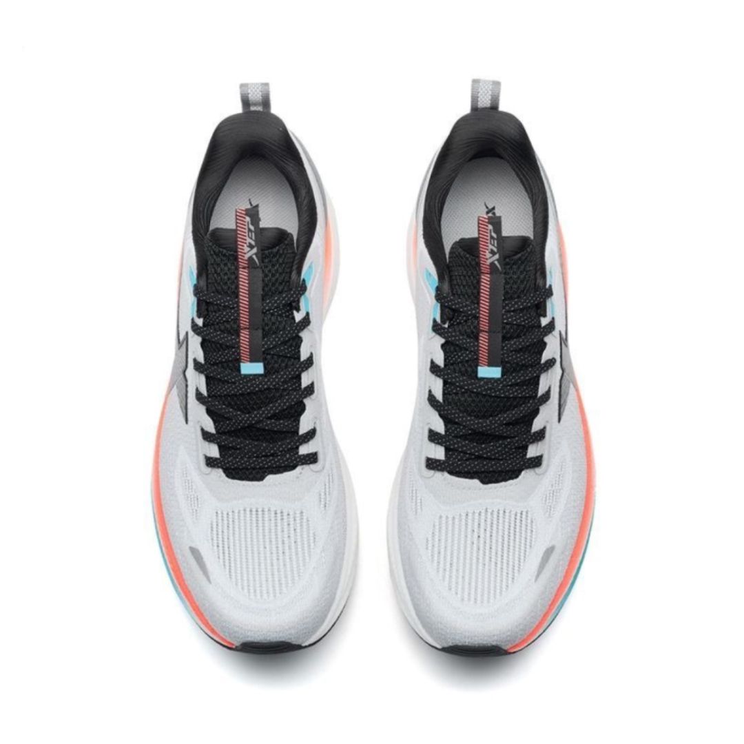 حذاء إنجين 3.0