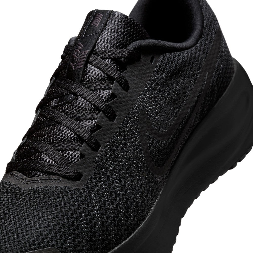 nike black athletic shoes