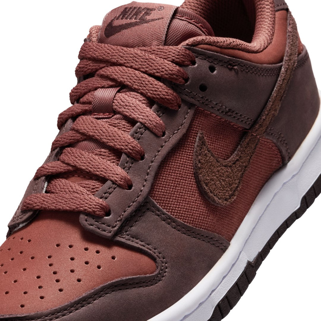 Dunk Low SE Shoes