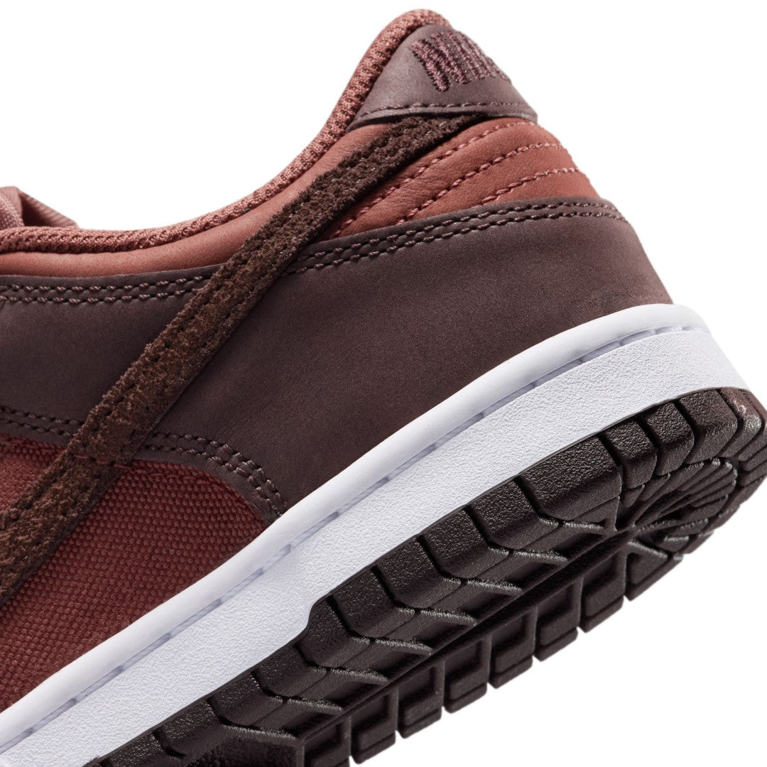 Dunk Low SE Shoes