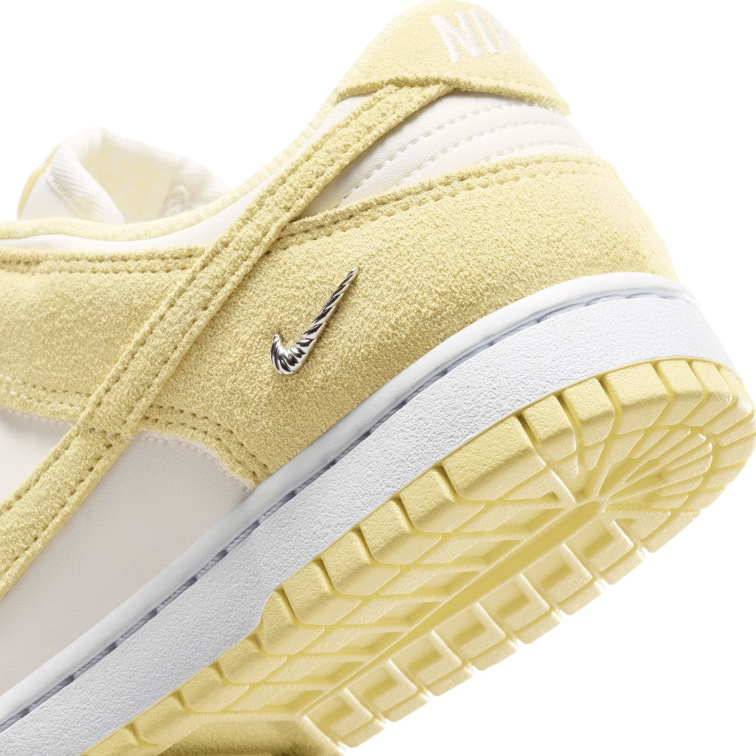 Dunk Low SE Shoes