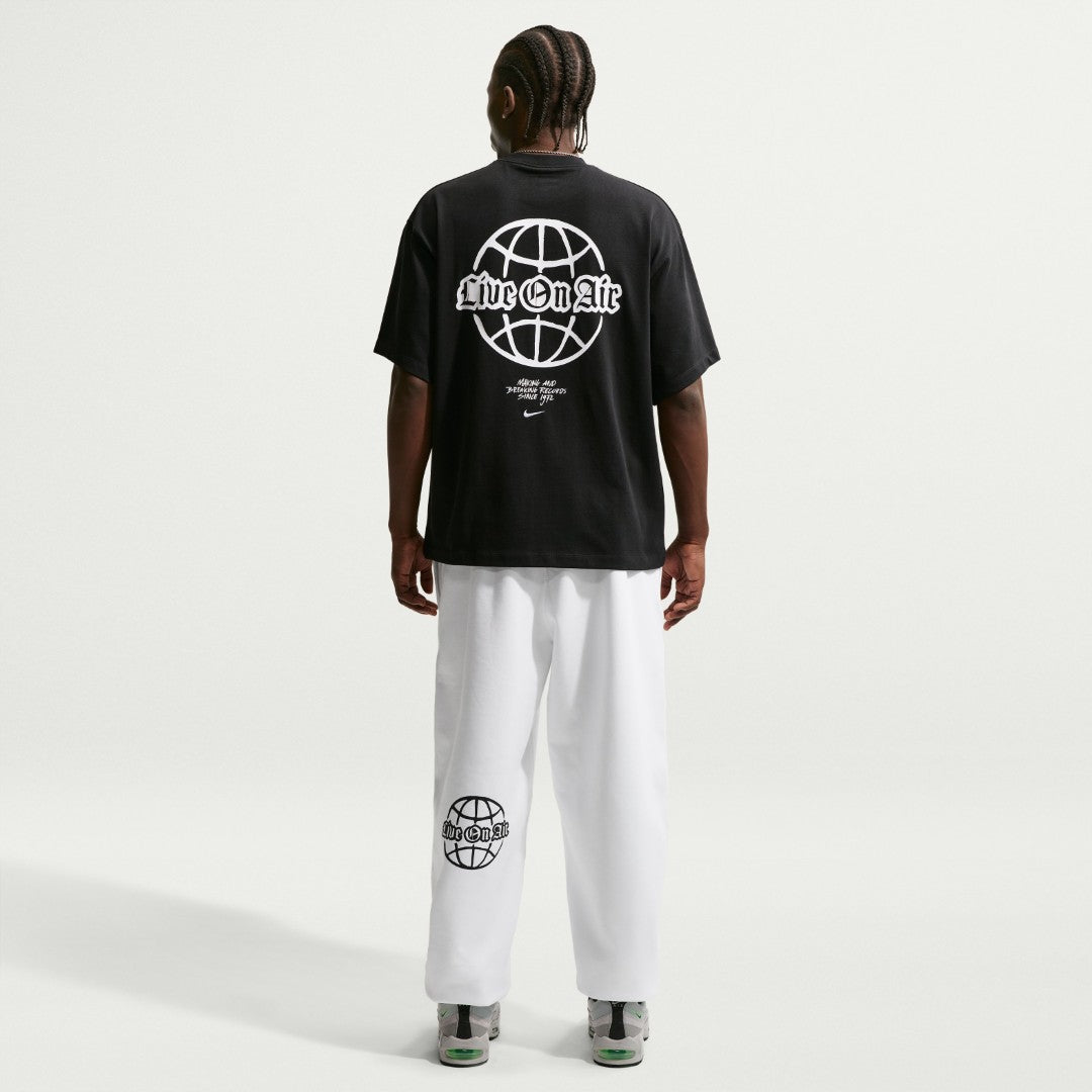 Solo Swoosh Graphic T-Shirt