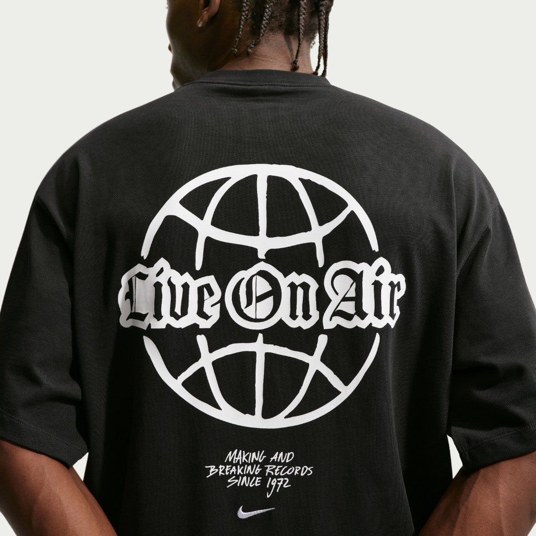 Solo Swoosh Graphic T-Shirt