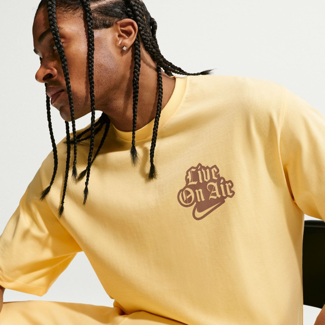 Solo Swoosh Graphic T-Shirt