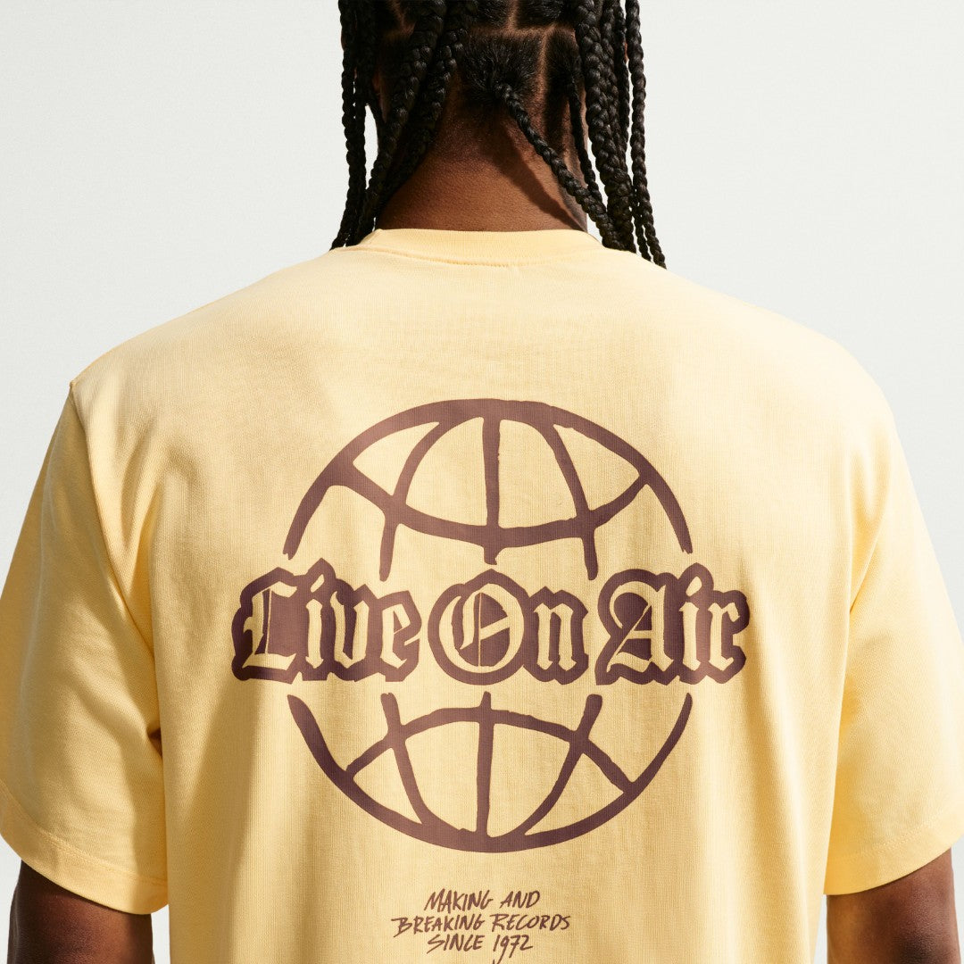 Solo Swoosh Graphic T-Shirt