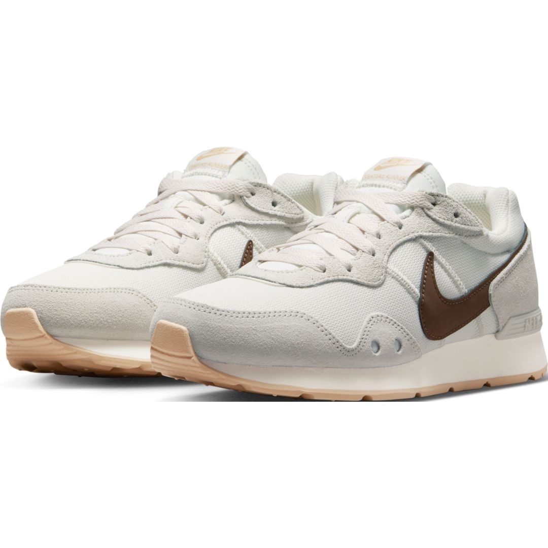 venture runner sneaker