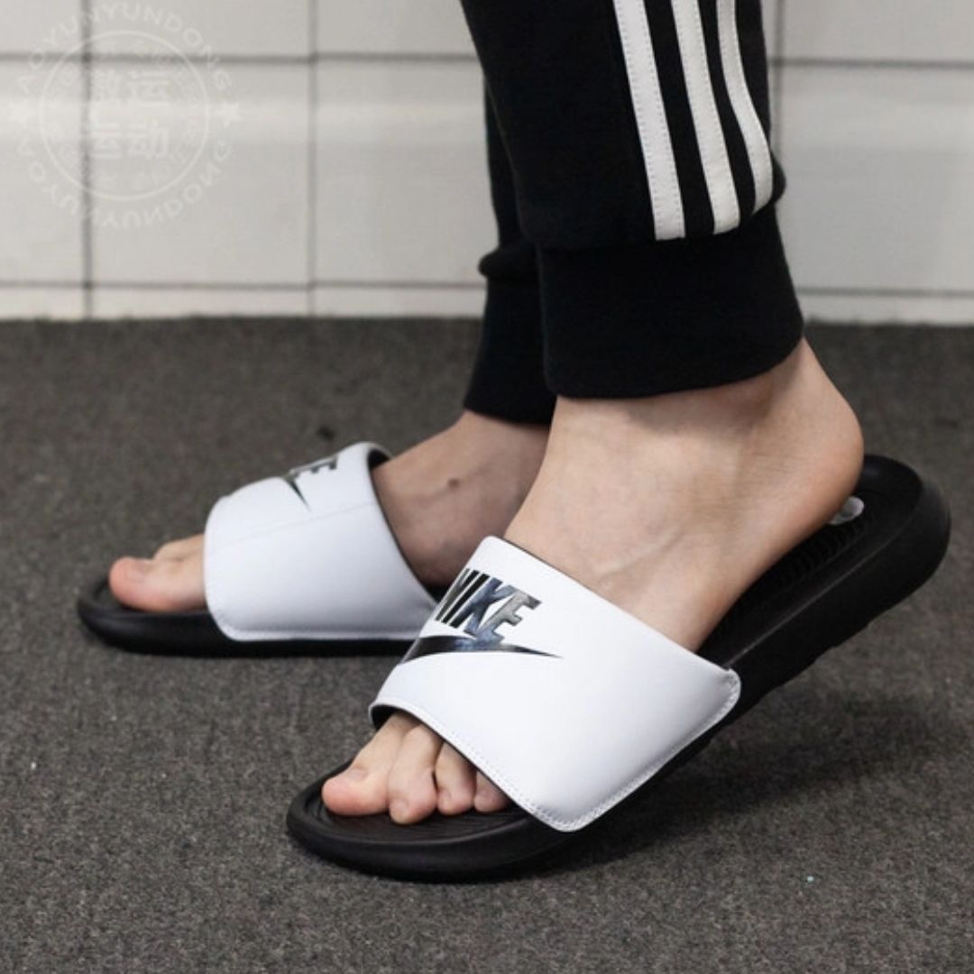 Nike Men Victori One Slides
