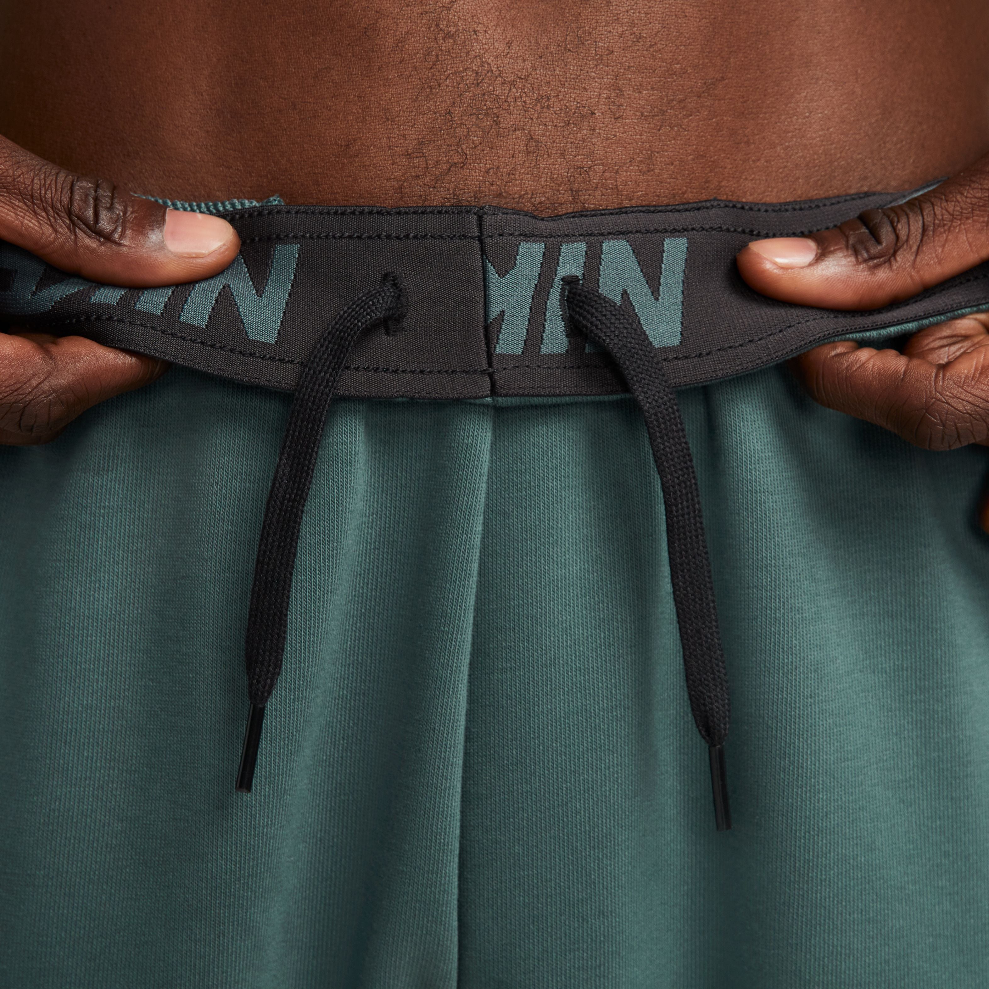 Graphic Dri-FIT Taper Fitness Pants