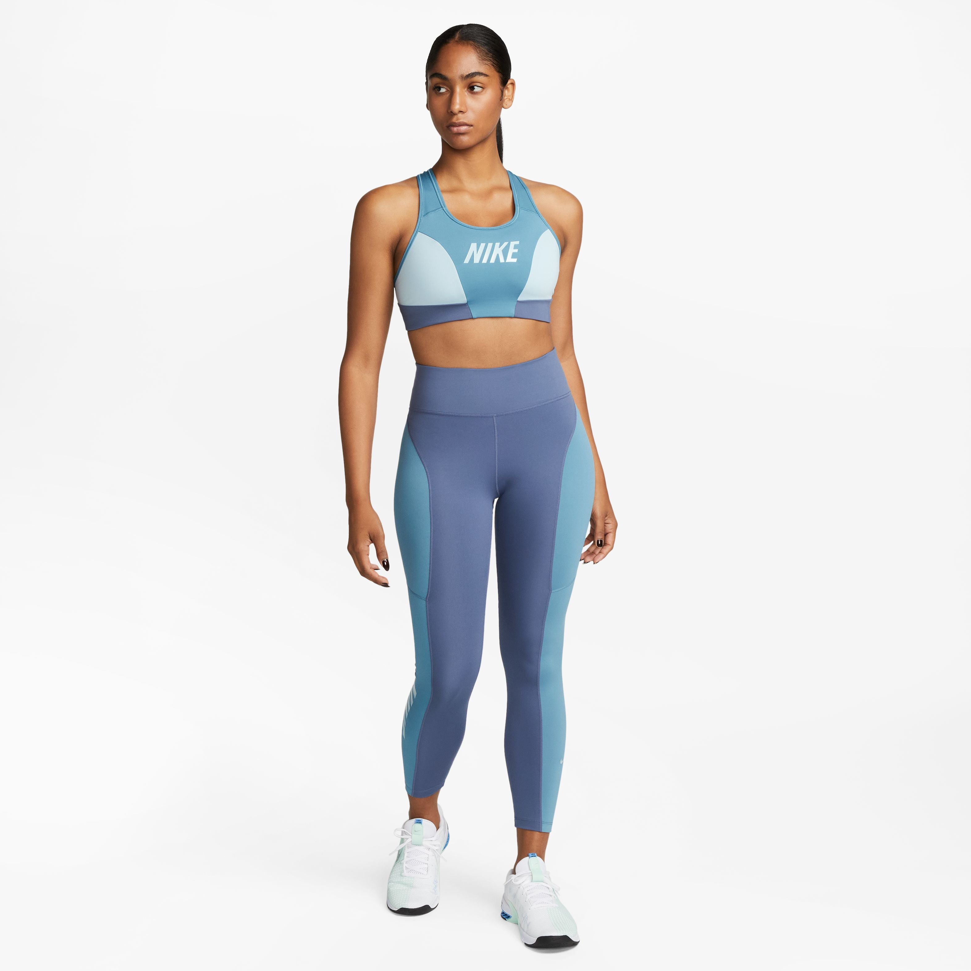Swoosh Medium-Support  Sports Bra