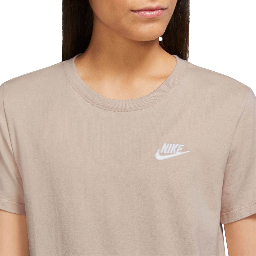 Nike Women Sportswear Club T-shirt