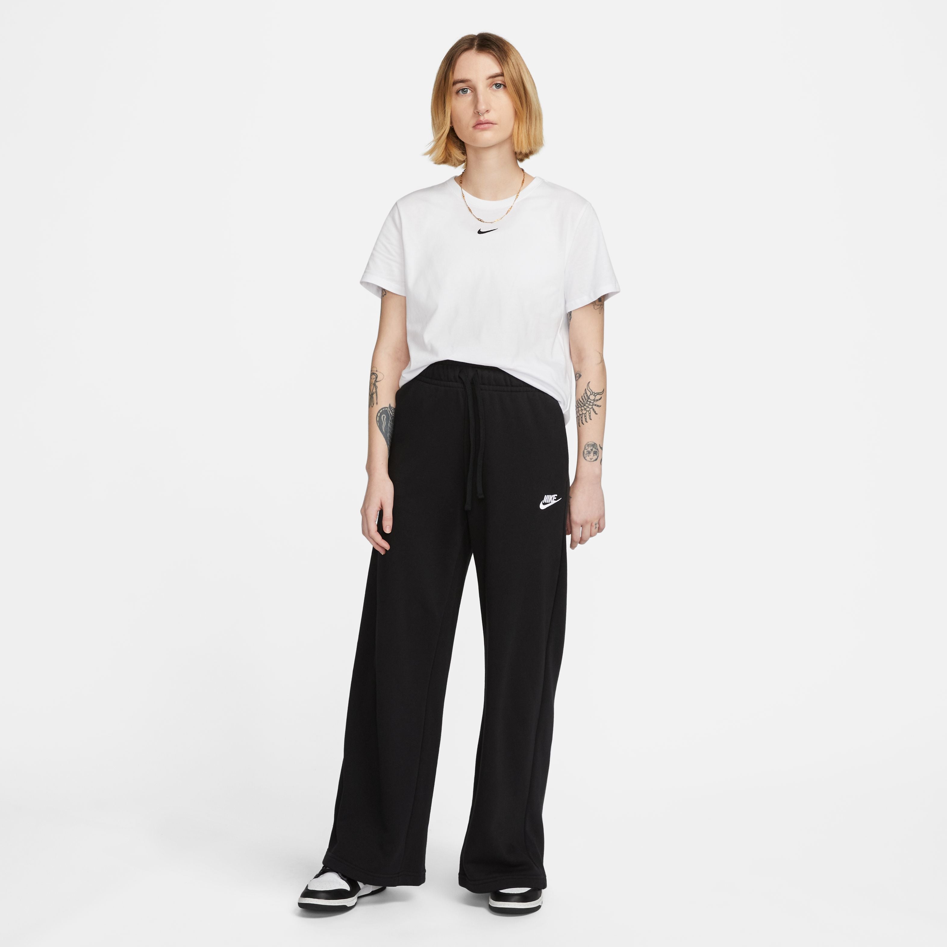 Sportswear Essential  T-Shirt
