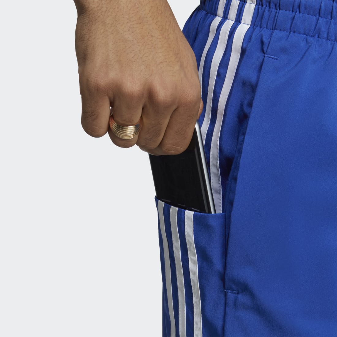 شورت أيروريدي إسينشالز تشيلسيا بثلاثة خطوط