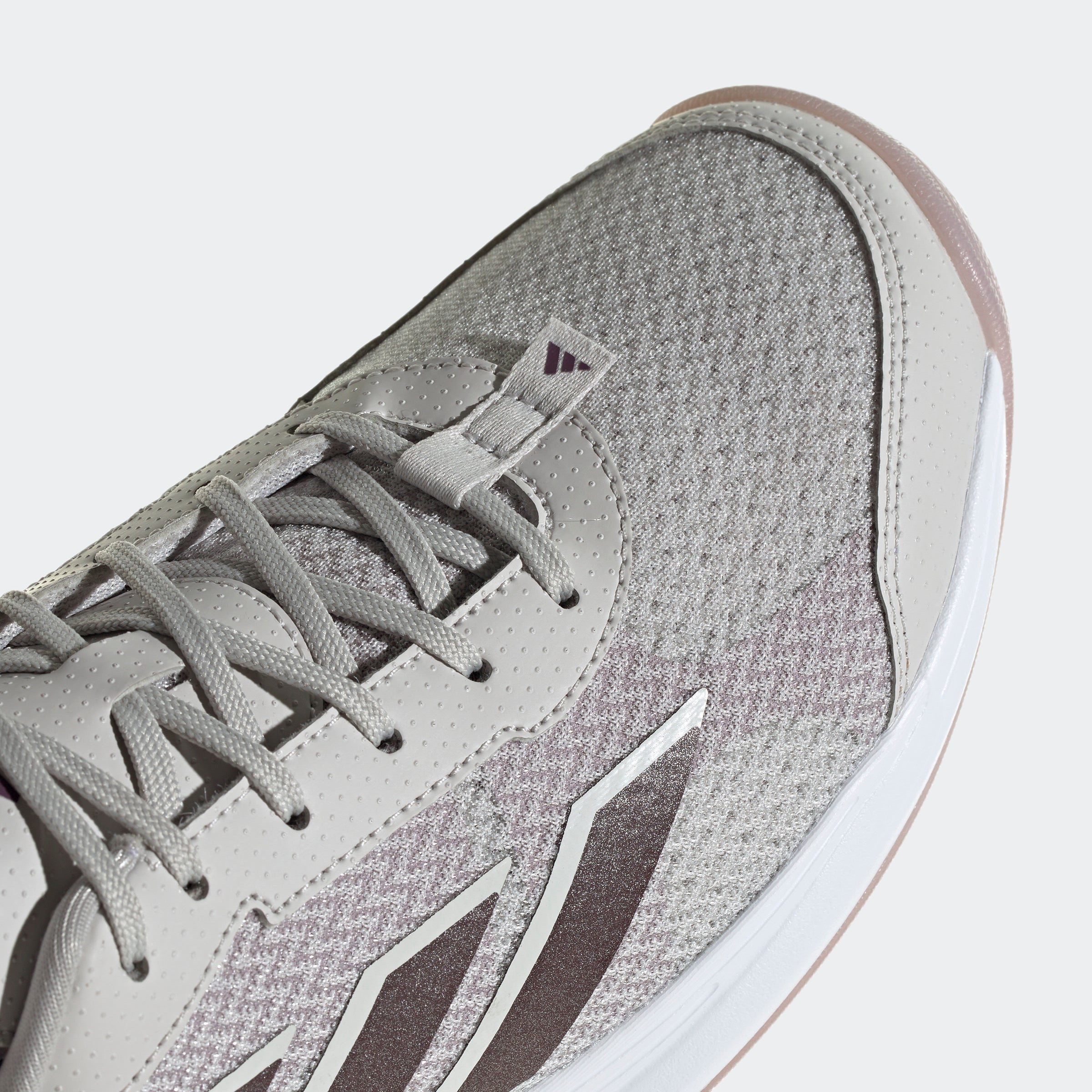 Avaflash Low Tennis Shoes