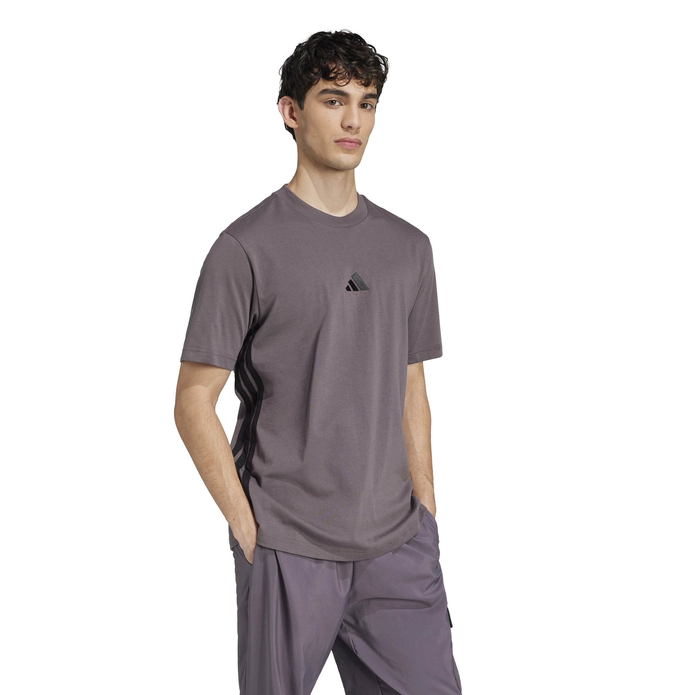 تيشيرت اسينشالز بثلاث خطوط