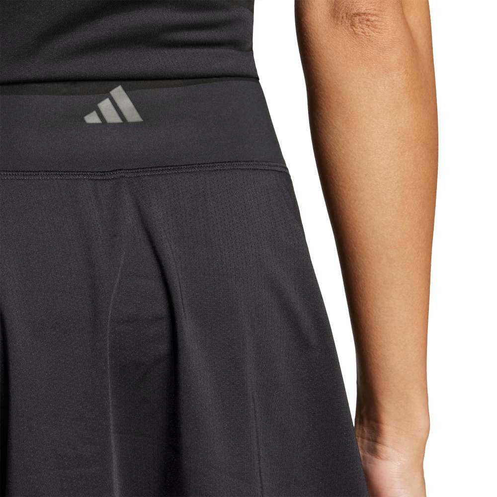 تنورة كليماكول من نادي التنس