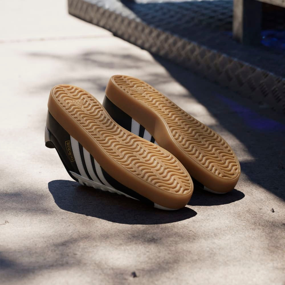 حذاء في إل كورت 3.0