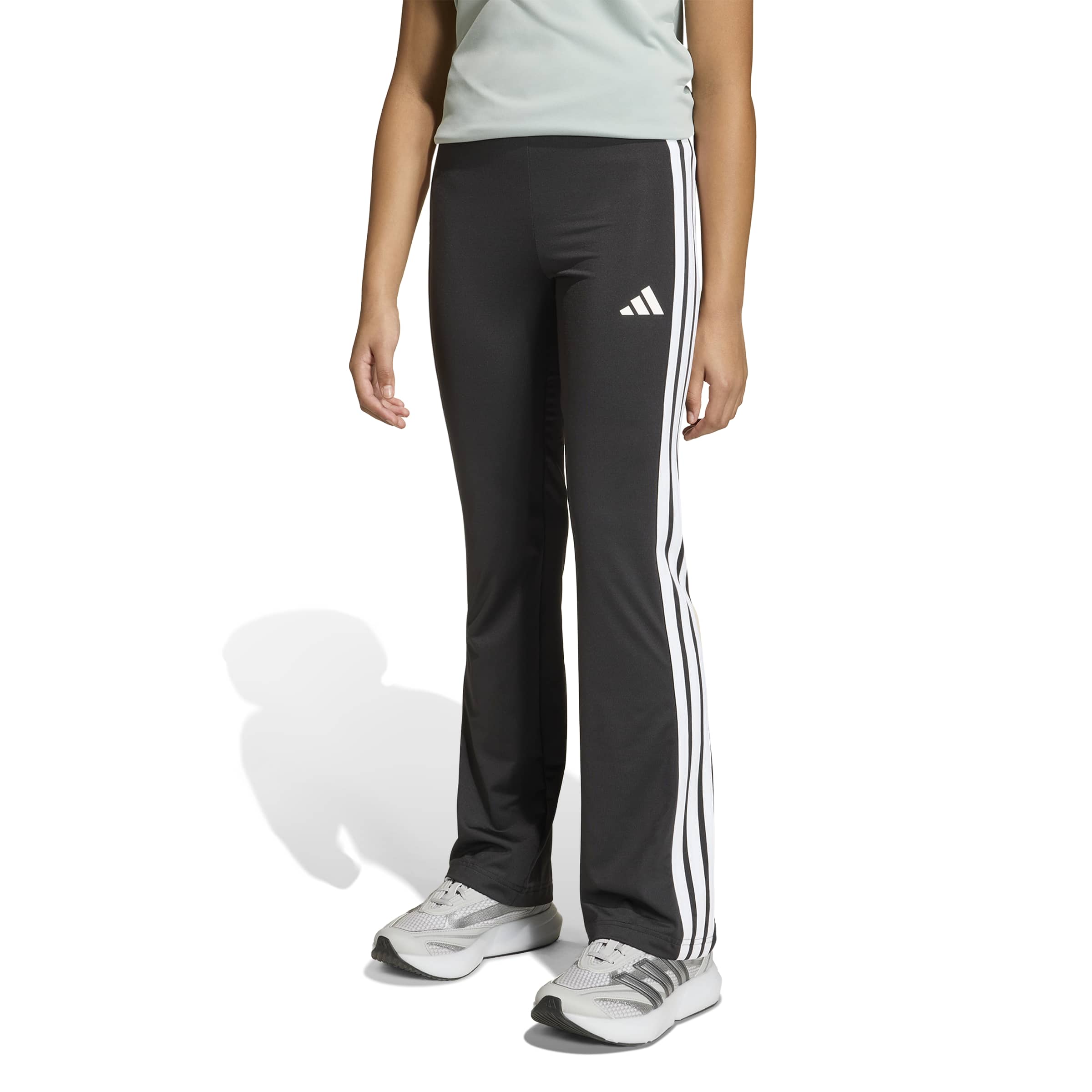 Train Essentials 3-Stripes Flared Leggings