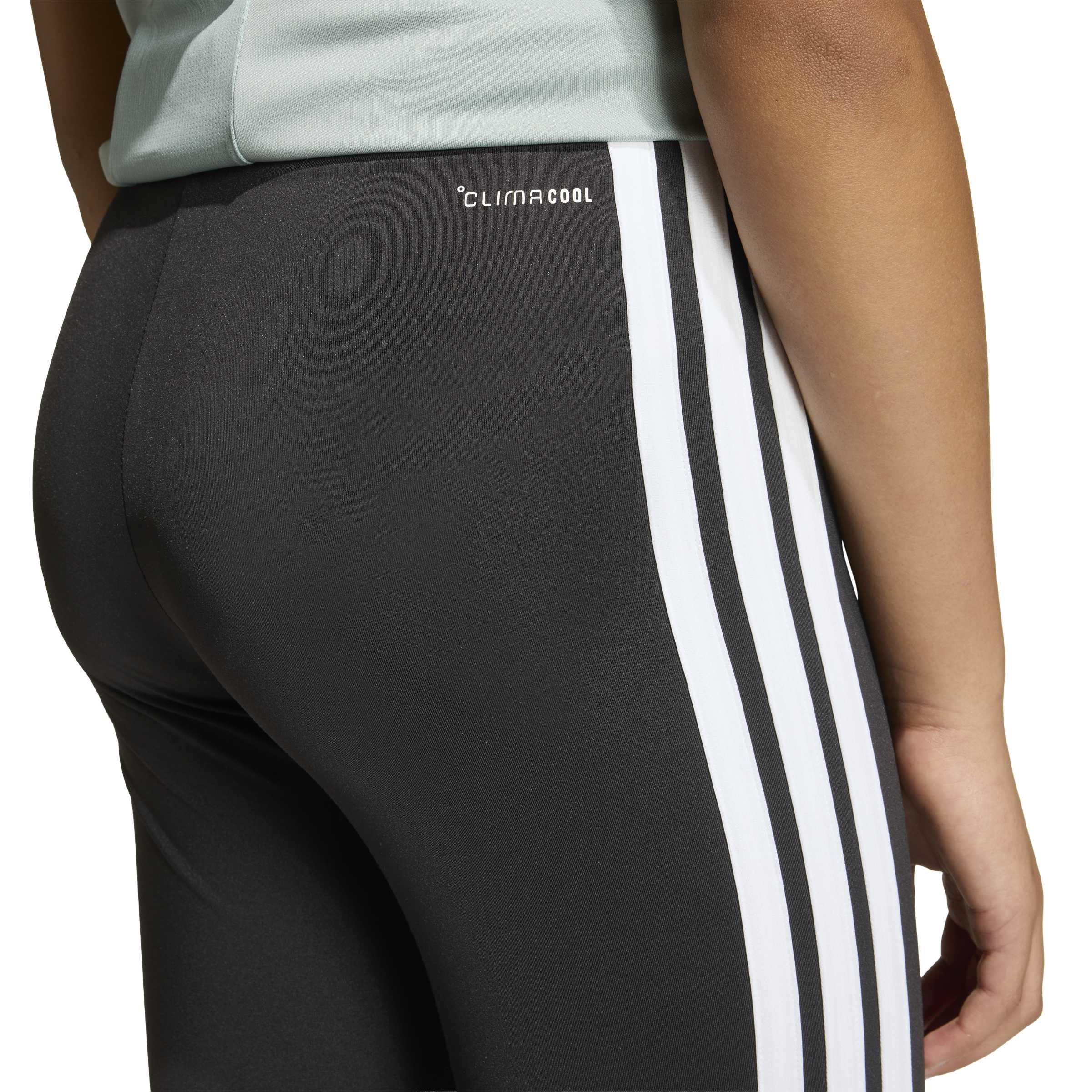 Train Essentials 3-Stripes Flared Leggings