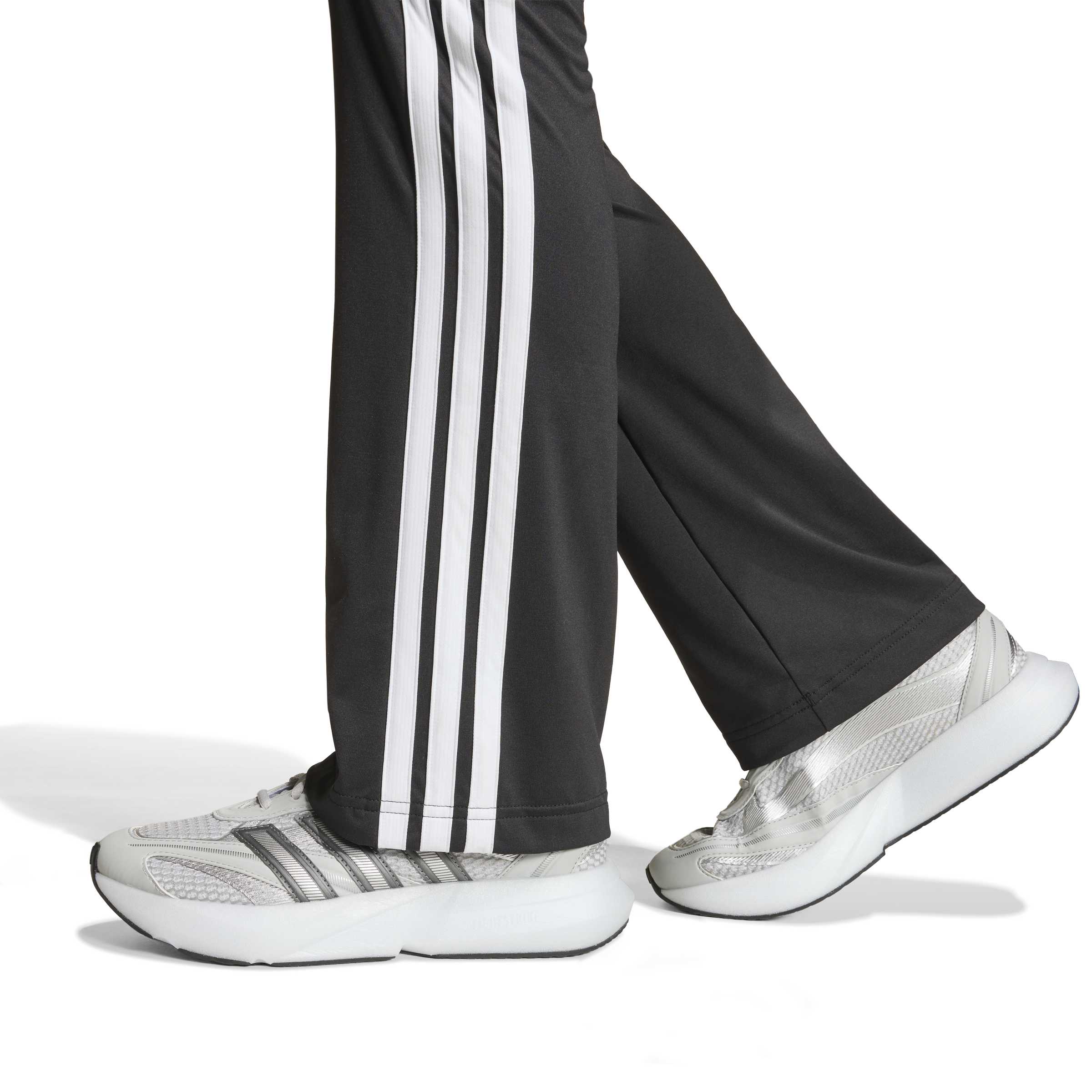Train Essentials 3-Stripes Flared Leggings
