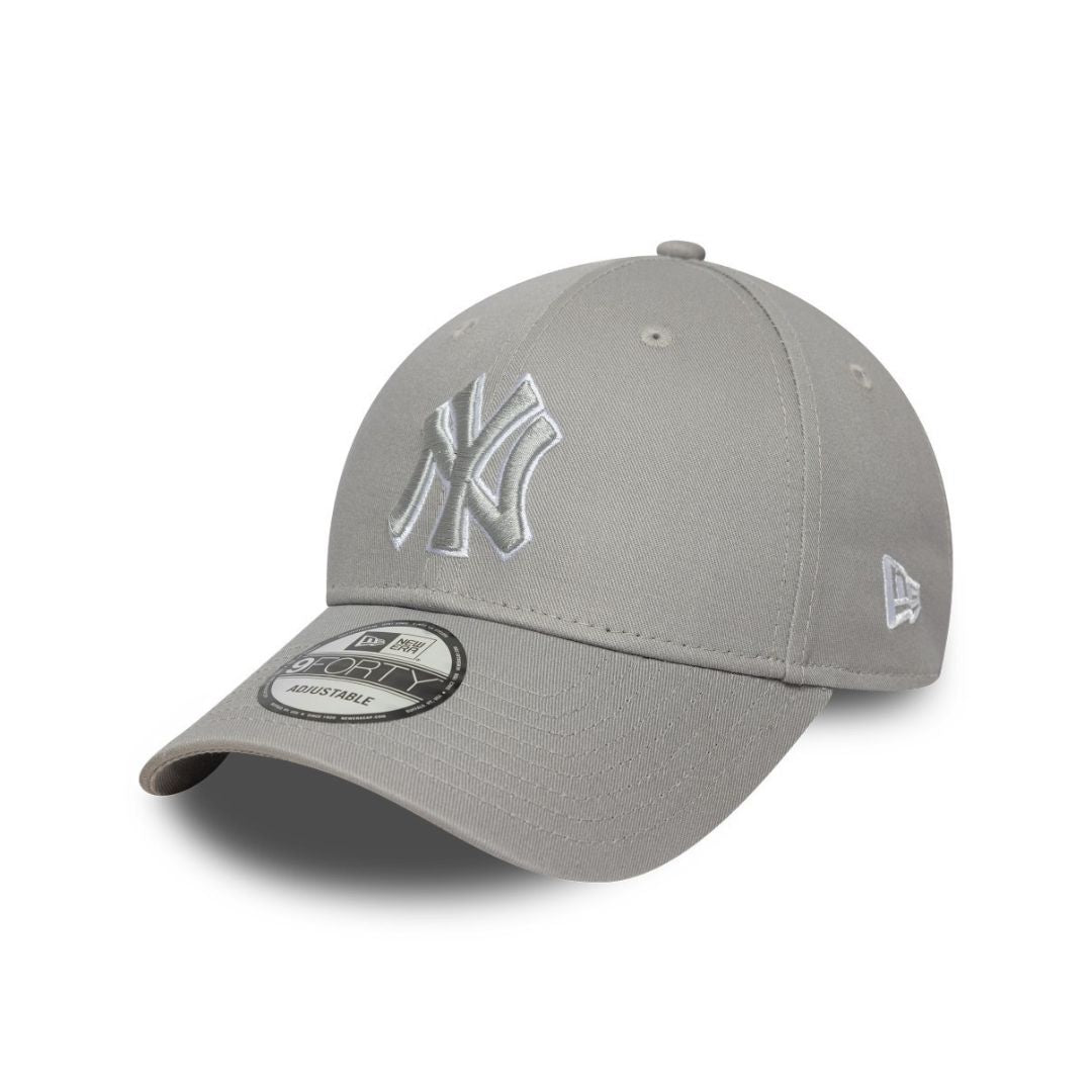 Outline 9Forty New York Yankees Cap