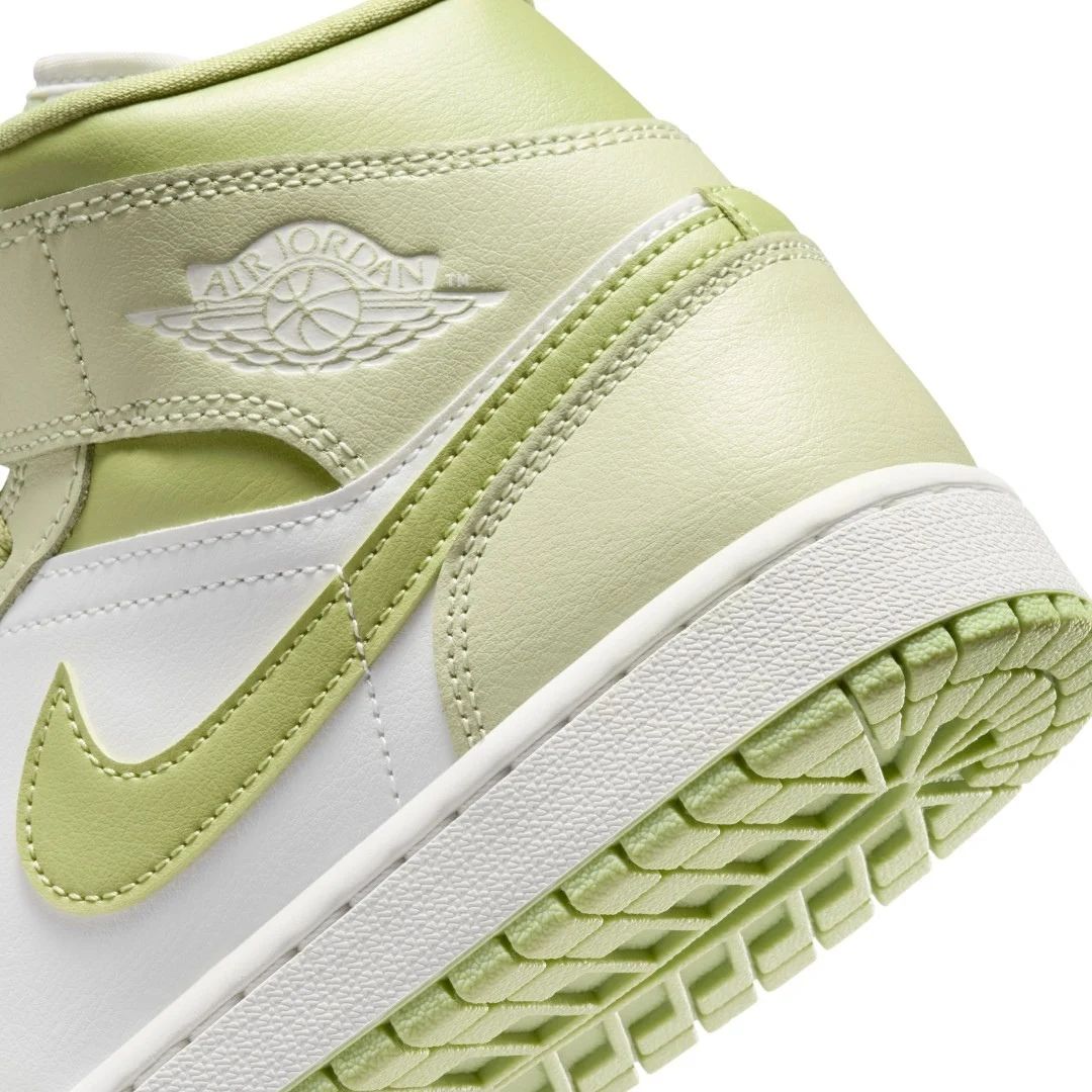 Air Jordan 1 Mid Shoes