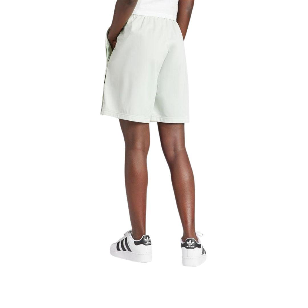 شورت أديبريك ذو الملعب المحايد