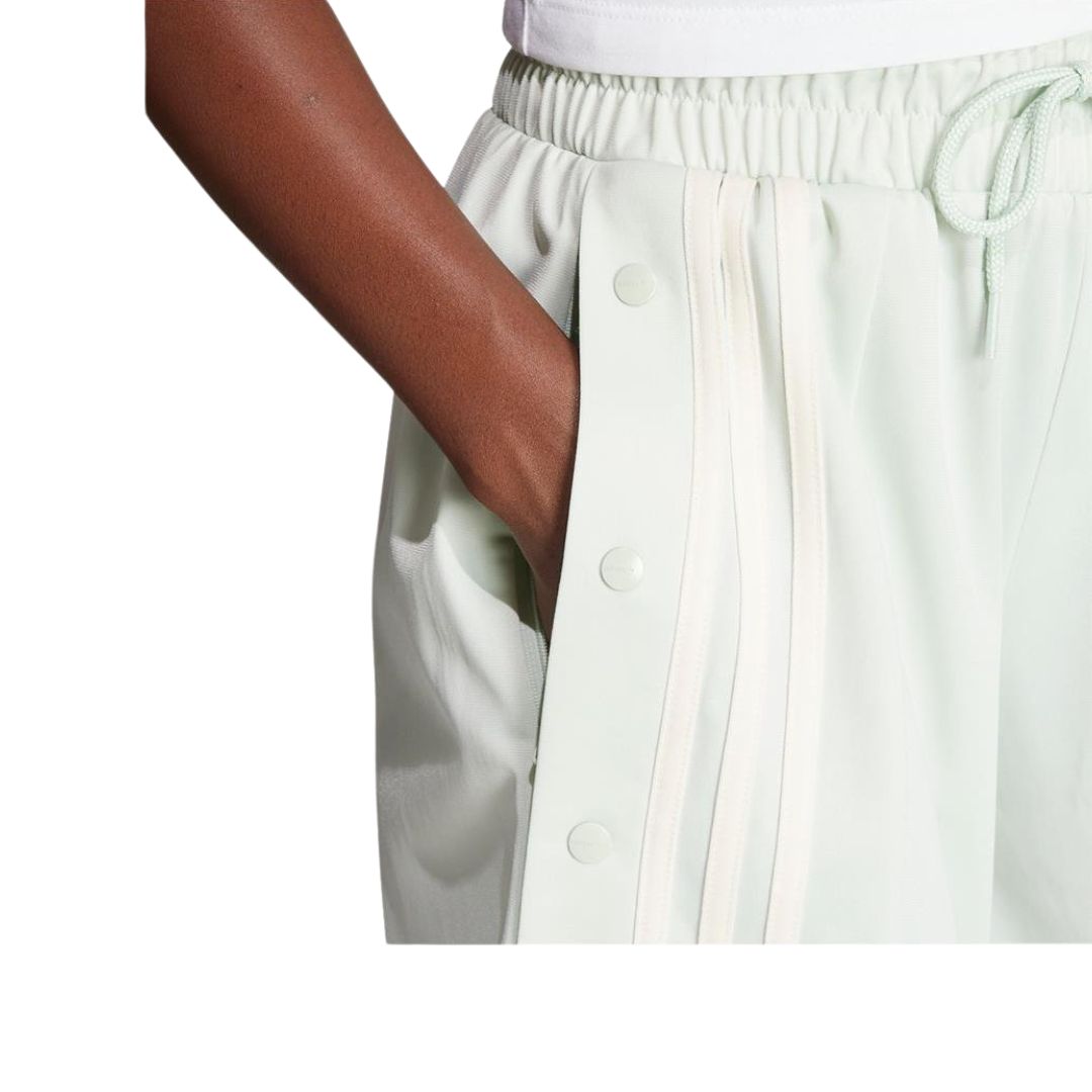 شورت أديبريك ذو الملعب المحايد